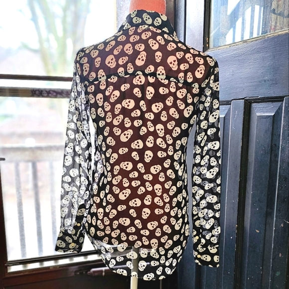 Aeropostale sheer skull design button-up shirt, size XS. - Picture 4 of 10